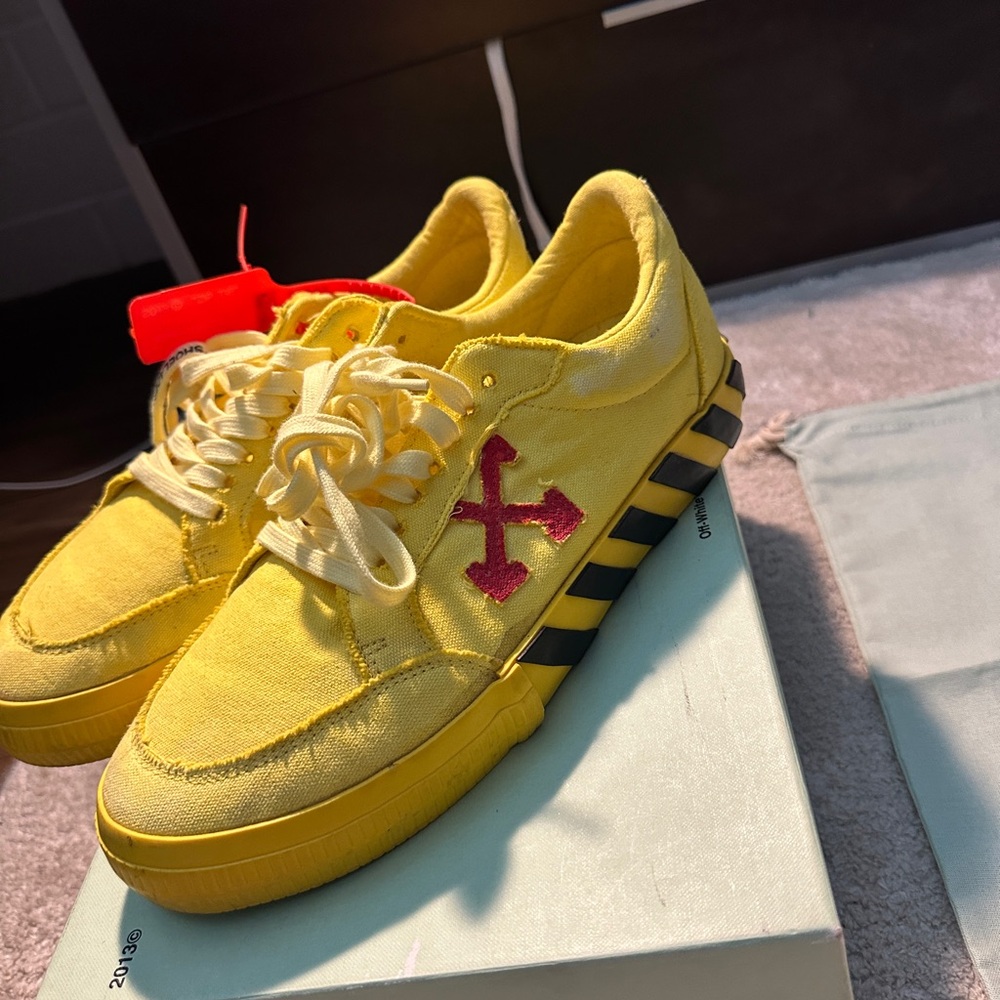 OFF WHITE 2013 Yellow red vulc